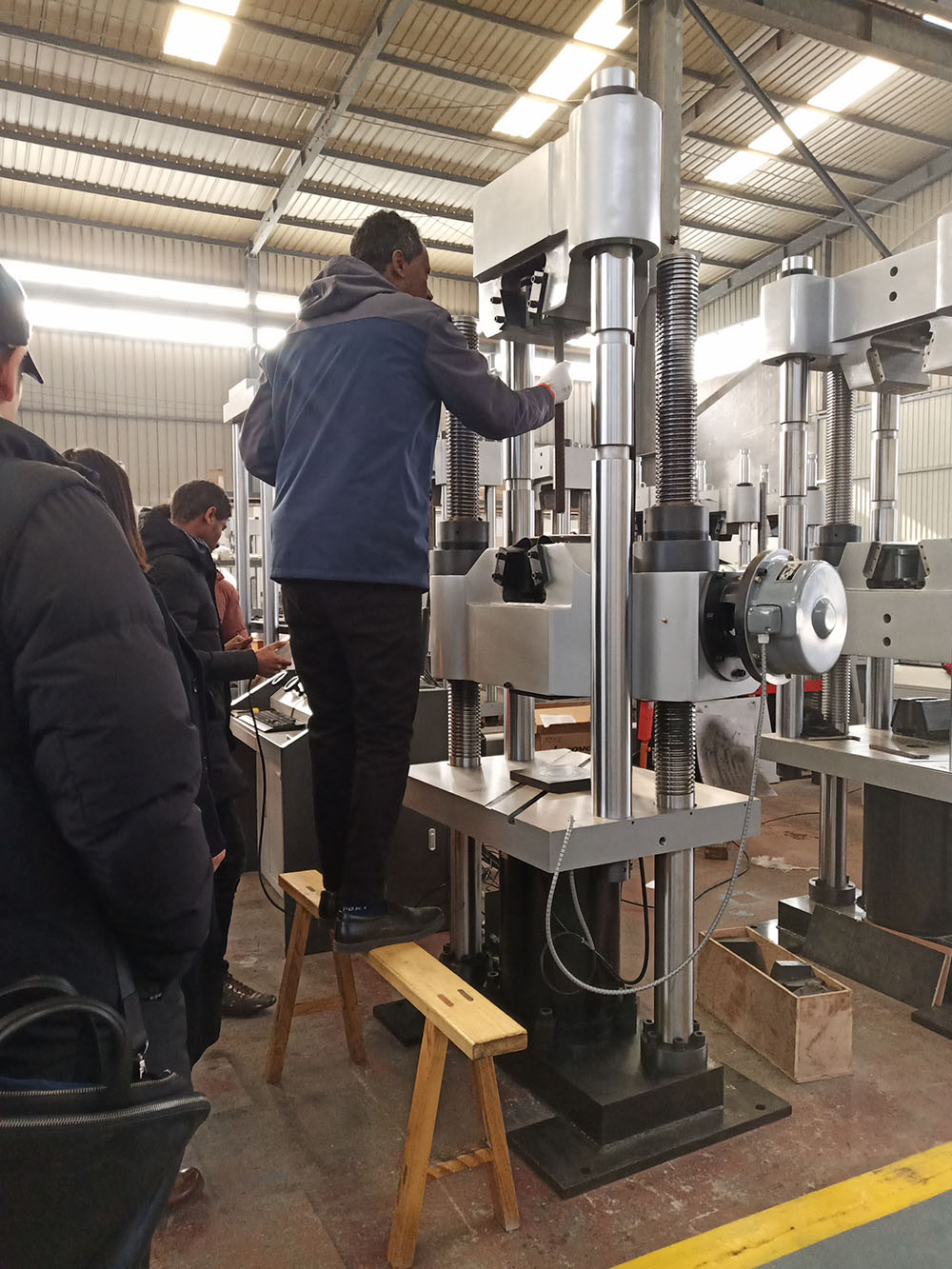 印尼客户到济南茄子视频APP在线观看工厂考察订购茄子视频懂你更多下载设备